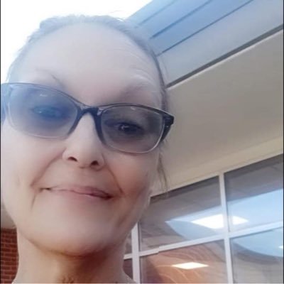 tpjrm's profile picture. I'm here to make friends and make people happy. I love to read, I love music, love hiking Please don't DM me 😈