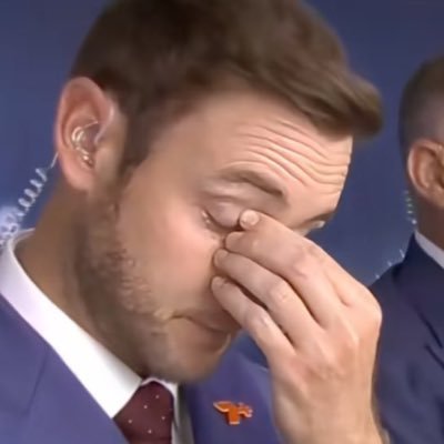 Lachy_Steele's profile picture. Almost 5K people follow this crazy lovable idiot. 😐✌🏻💕