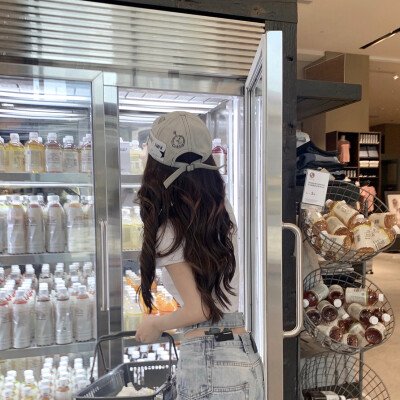 karyl70012's profile picture. 