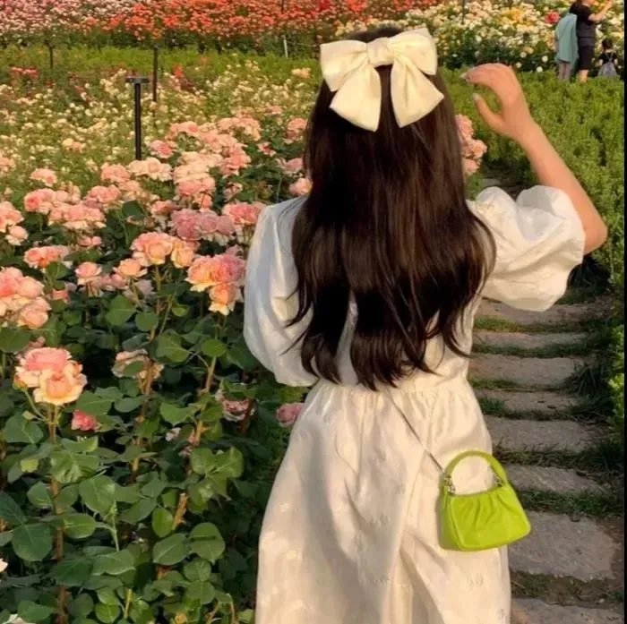 ElleryEmer95511's profile picture. 