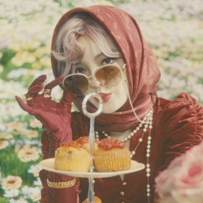 tricologeu's profile picture. one step two step three step four ꕥ she/her.