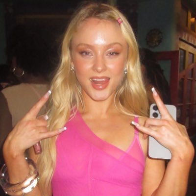 everytimetati's profile picture. it’s like something out of shakespeare