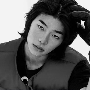 chaewonb4e's profile picture. 