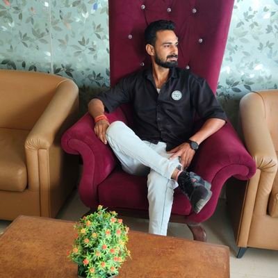 Shivthakur40's profile picture. समानता की भावना रखें और एक दूसरे को फॉलो करें।                

          सभी को फॉलो बैक किया जाएगा  🙏🙏।