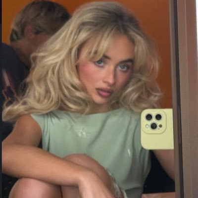 foolfordjo's profile picture. 