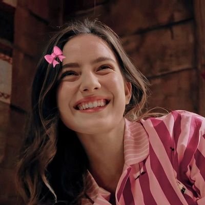 imbusyreadingg's profile picture. #booktwt 📖  61/50 • Siempre estoy leyendo o escuchando música 🎧 ✨ turkish series lover 🖤 cw: #UzakŞehir, #EşrefRüya #Veliaht #Çarpıntı #TaşacakBuDeniz