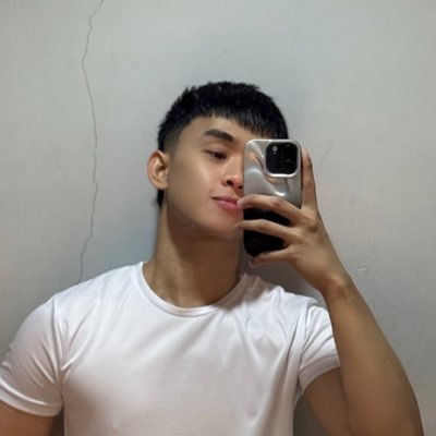 shaunhugal's profile picture. Deep cluster of feelings. Poisonous expatiate, sort of. | 5’9” | Sagittarius ♐️