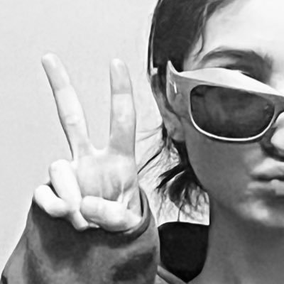 alonika_'s profile picture. if you recognize me, stay back^