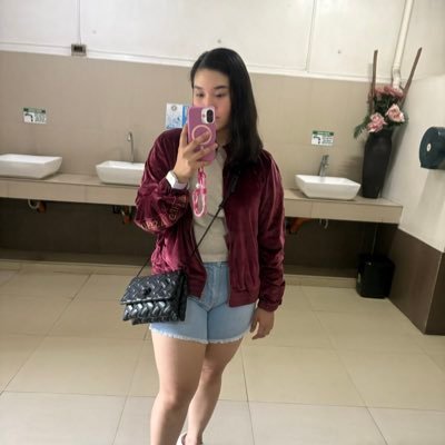 chrydi's profile picture. Selenophile. 🌙

IG: @chrydi