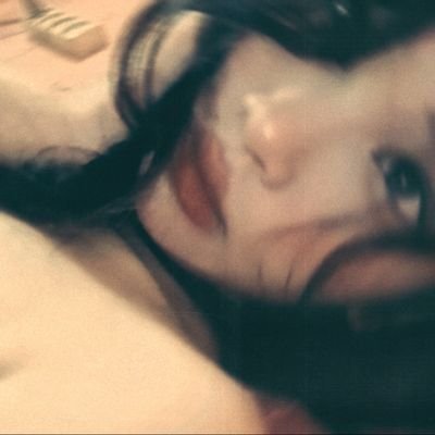 ziarahanila's profile picture. Promise you won't write?