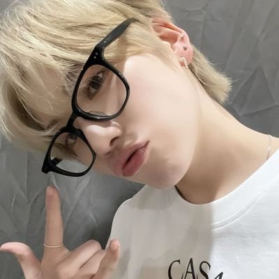 wenobitches's profile picture. kiskiss fall in love (˶˃ ᵕ ˂˶)