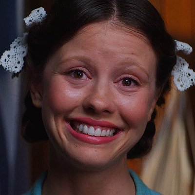 gilmoretgirls's profile picture. 