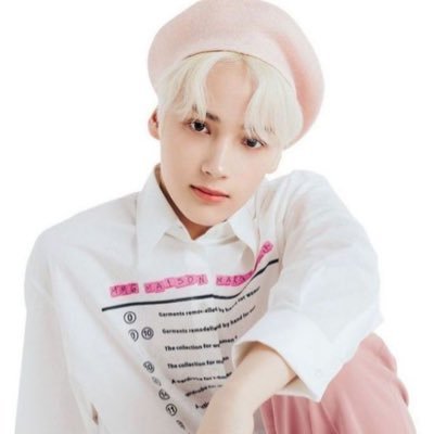 hueningtwin's profile picture. hueningkai if he was a mexican teenage girl