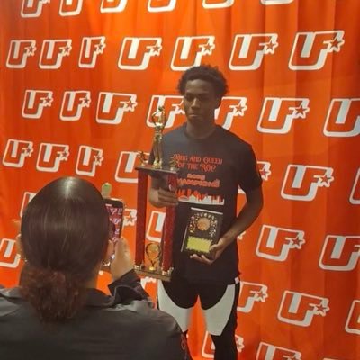 J_myers585's profile picture. NY 585 || C/O 2029 (3.7GPA-90%) || 5’10Point Guard || McQuaid Jesuit🏀🏈🥊 High School || OakHill Caddie⛳️🏌️‍♂️|| AAU✈️🏀CityRocksHope