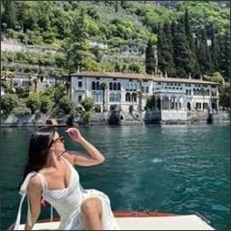 ULvxw76443's profile picture. The world is vast, depending on how big your heart is