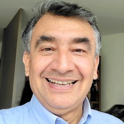 Alfredovacaro's profile picture. Artesano de letras, escribidor. Café con galletas, vino con bossa nova, blues con picaditas Nado en los sueños y pesco la realidad. Me guia un Caballero de Luz!