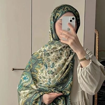 AyeshaSKhan5's profile picture. Stoic ❤️‍🩹 | Ambivert 🐣|♓| Zoologist 🦢| Hodophile ✈️| LCWU'21 🎓| 🧕🏻🇵🇰