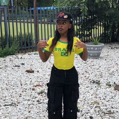 Ngc2portia's profile picture. I Love God🇿🇦 🇮🇹 Vaal,  WIFE, Mother, FOODIE 🍔🌭🍨🥧🍕🍫#PutsouthAfricaFirst✍️INTROVERT. KAIZER CHIEFS ✌️✌️