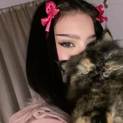 Yourr_Queeeen's profile picture. 🔥 Crazy videos • 😂 Memes • 🌪 Random chaos. I have zero control over what I post. Follow & enjoy the ride ✨