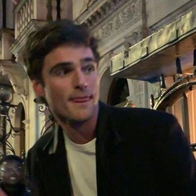 carmillasgirl's profile picture. reading the phantom of the opera w nancy wheeler and wednesday addams on the pretty girl avenue. | horror movies enthusiastic