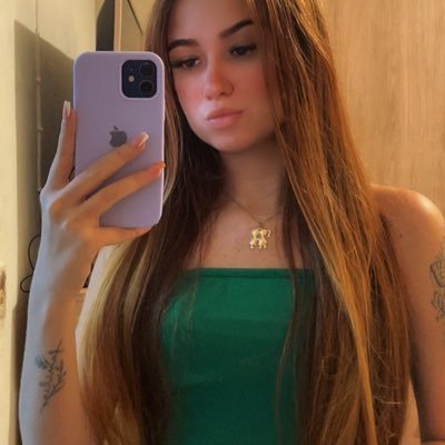 belle_boechat's profile picture. 