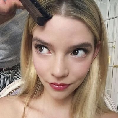 swiftlantsv's profile picture. she | her | 24