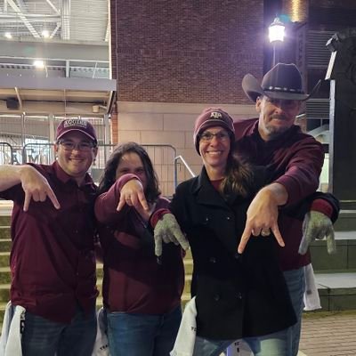 TheJohnnaLee18's profile picture. #GigEm #COYI 💕 Do a little good. 

Wife | Dog mom | Friend | TAMU '18 | TAMU '2? for Dr. 🎓 | Future college sports researcher?? 😍🏈