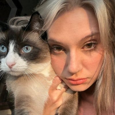 JessicaMarie295's profile picture. 10% jess 90% mess (poptropica fan account)