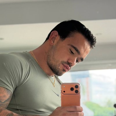 FangirlFusion's profile picture. Fear nothing dare the impossible