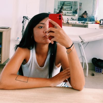 leleehsouza's profile picture. 