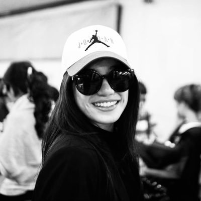 simplyaiah's profile picture. in a world where you can be anything, be kind 🤍