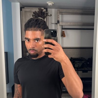 00_r0me's profile picture. 