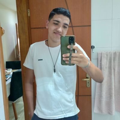 GogleDesca's profile picture. católico anti nazi.
dm sempre aberta para amizades S2