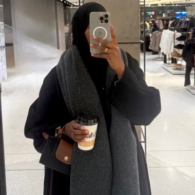 h__70ii's profile picture. 