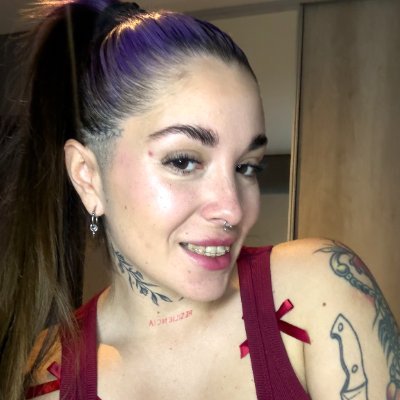 Larahnebb's profile picture. 25 | Leo | Brown and Light Purple 😋 
Single and Pizza lover 🍕
I like good company, slow nights, and people who make me laugh ❤️