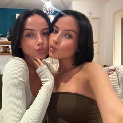 tesJumspref's profile picture. Entre jumelles, on partage tout.
À toi de voir… 👇