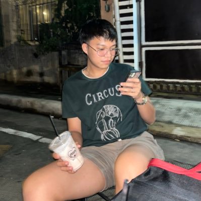 Carlisawful's profile picture. lets clock this gag together