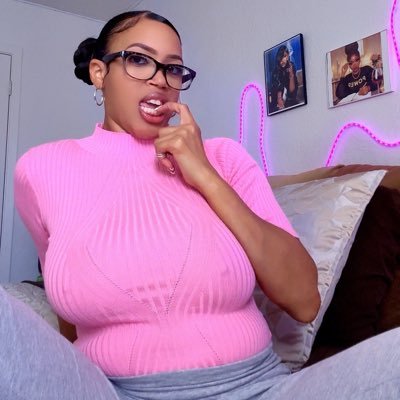 missqueen202537's profile picture. 