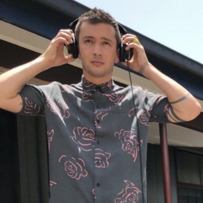 saverazorblades's profile picture. i run to you