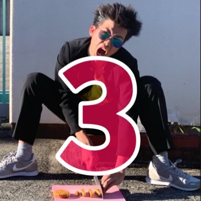 menchiniki's profile picture. ▪️色々な場所でメンチ切る人 ▪️X芸人兼アーティスト ▪️お仕事や #メンチレンタル のご依頼はＤＭで承ります☺︎ ▪️総理とメンチ切るの夢▪️目指せ年内フォロワ20万❕