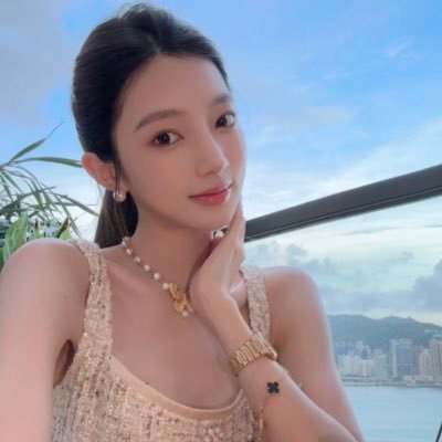 ureue3's profile picture. Life is like a journey; don't focus on the destination, but rather on the scenery along the way and the people who accompany you.