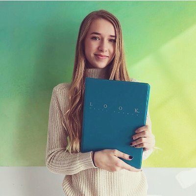 AnnaWill72's profile picture. Lover of sunsets, books & calm vibes
Soft heart, strong mind
Balancing career & peace ~ 25 and glowing❤️