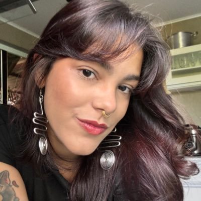 mirellawho's profile picture. produtora cultural de caos organizado e bobeiras intermináveis