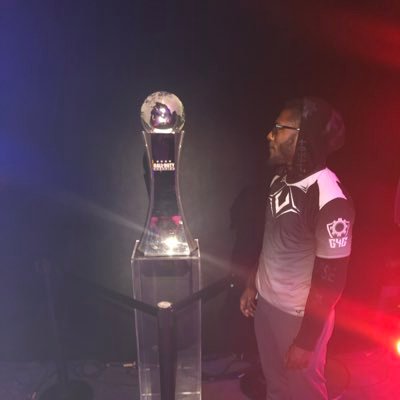 krizpy_btw's profile picture. A❤️ | I shoot straight in CoD | @emyX_gg