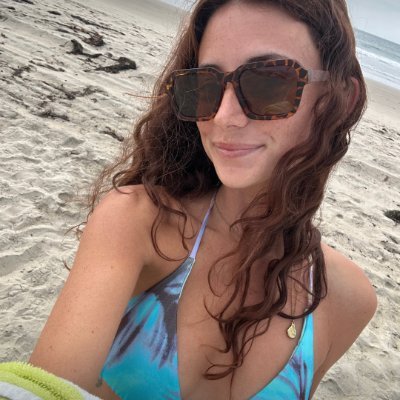 _leyVibe7's profile picture. I look for sunshine between the rain ☀️
Creator
US - 19