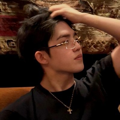 Szengcheol's profile picture. The general commander and the ultimate heartthrob.