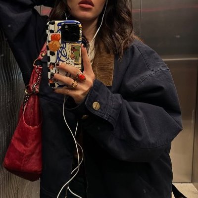 mymelyra's profile picture. 26 • 🐺 🌹 • Rock, libros y rol.