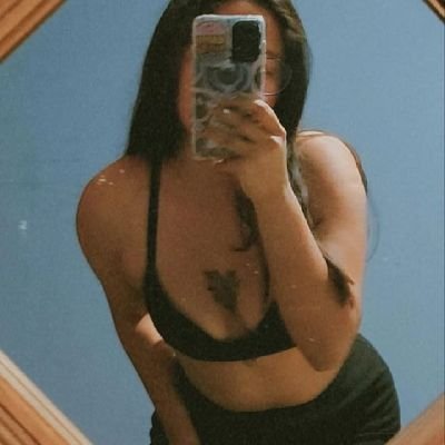 fanny_culona's profile picture. Queretana// 18 recién cumplidos// 1.52m y 44kg // tatuajes desde los 17😘// 4:20🍁// masoquista// abierta a experimentar sin límites, cosas enfermizas y etc//