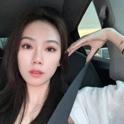 loveus_ella's profile picture. Wearing my heart on my sleeve, and my smile on my face😊😍💋🎁💕