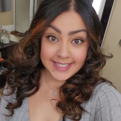 PackersEla's profile picture. Wife 💍 Mommy 👩🏻‍🤝‍👩🏼 Queen 👸🏻 DogMom 🐾 Scorpio 🦂 Mexicana 🇲🇽 #Blessed 🙏 #Spoiled 👑 #Loved ❤️ #PackersShareHolder 💚💛  #GoPackGo🧀

NO DMs 🚫